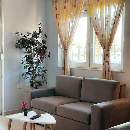 Lungomare Cozy Apartment